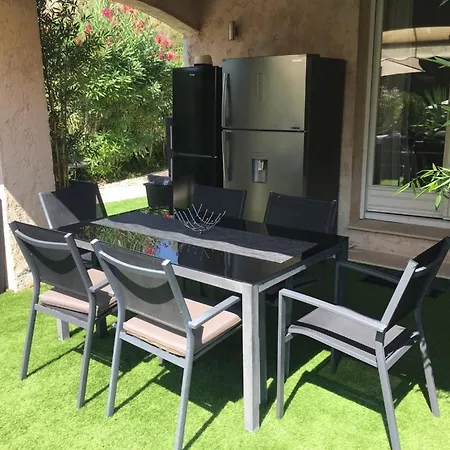 Les Yuccas - Pool - Sea View