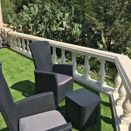 Les Yuccas - Pool - Sea View