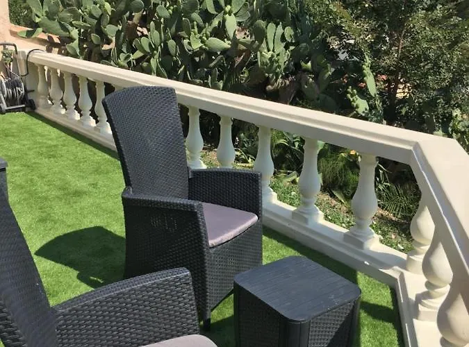 Les Yuccas - Pool - Sea View